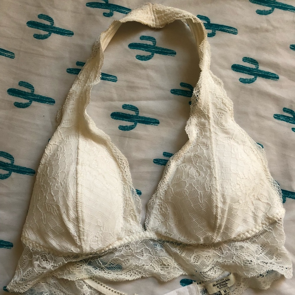 🌟SOLD🌟 A&F white lace bralette